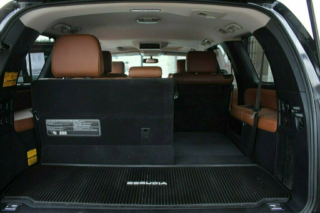 2014 Toyota Sequoia Platinum photo 32