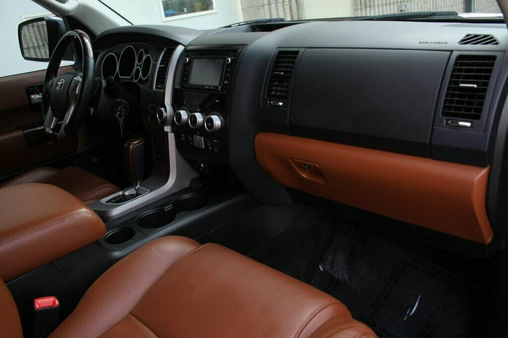 2014 Toyota Sequoia Platinum photo 9