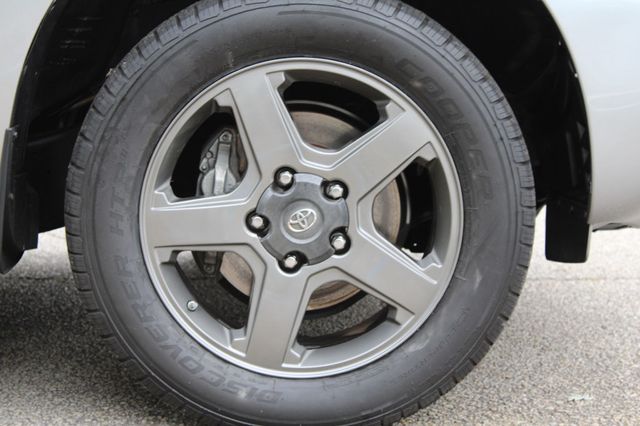 2014 Toyota Sequoia RWD 5.7L SR5 - 22910654 - 30