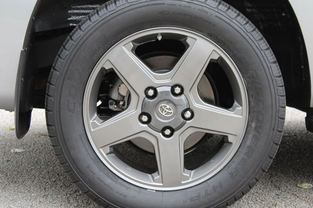 2014 Toyota Sequoia RWD 5.7L SR5 - 22910654 - 31