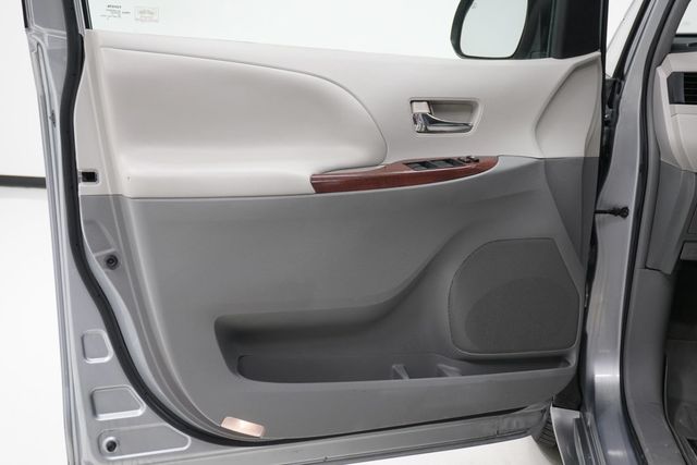 2014 Toyota Sienna  - 23006066 - 14