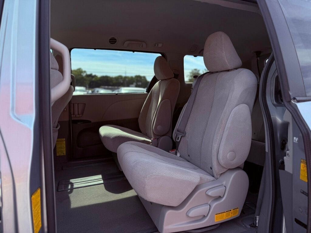 2014 Toyota Sienna  - 22962163 - 10