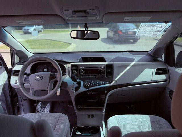 2014 Toyota Sienna  - 22962163 - 13