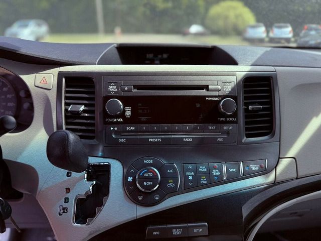 2014 Toyota Sienna  - 22962163 - 15