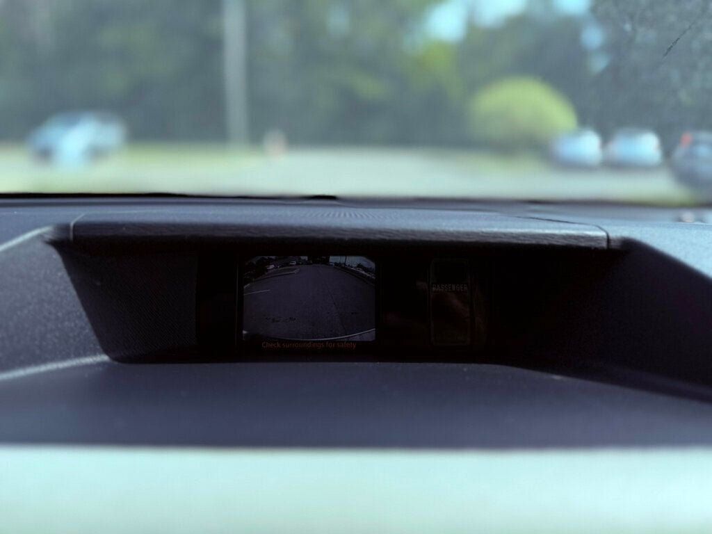 2014 Toyota Sienna  - 22962163 - 19