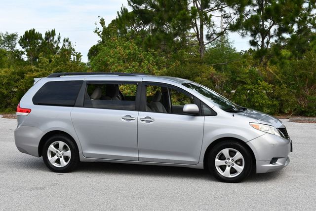 2014 Toyota Sienna 5 Door 8-Passenger Van V6 LE FWD - 23035650 - 9