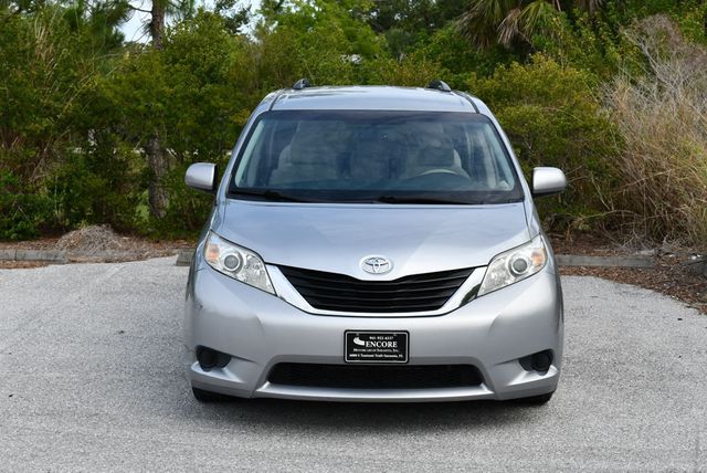 2014 Toyota Sienna 5 Door 8-Passenger Van V6 LE FWD - 23035650 - 10