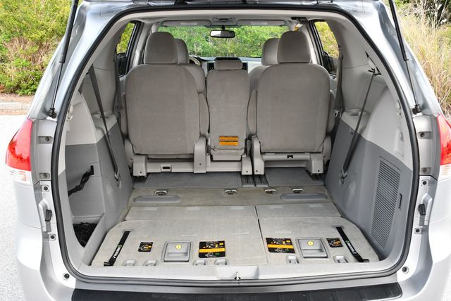 2014 Toyota Sienna 5 Door 8-Passenger Van V6 LE FWD - 23035650 - 16