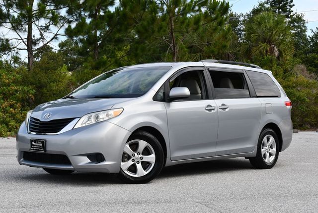 2014 Toyota Sienna 5 Door 8-Passenger Van V6 LE FWD - 23035650 - 1