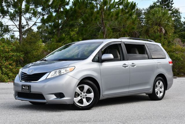 2014 Toyota Sienna 5 Door 8-Passenger Van V6 LE FWD - 23035650 - 19