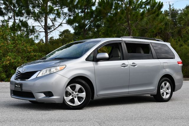 2014 Toyota Sienna 5 Door 8-Passenger Van V6 LE FWD - 23035650 - 21