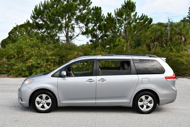 2014 Toyota Sienna 5 Door 8-Passenger Van V6 LE FWD - 23035650 - 22