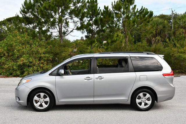 2014 Toyota Sienna 5 Door 8-Passenger Van V6 LE FWD - 23035650 - 24