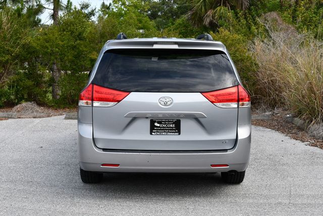 2014 Toyota Sienna 5 Door 8-Passenger Van V6 LE FWD - 23035650 - 26