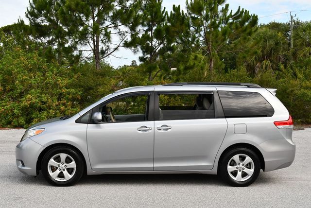 2014 Toyota Sienna 5 Door 8-Passenger Van V6 LE FWD - 23035650 - 2