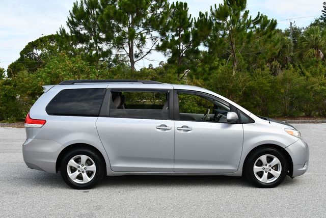 2014 Toyota Sienna 5 Door 8-Passenger Van V6 LE FWD - 23035650 - 30