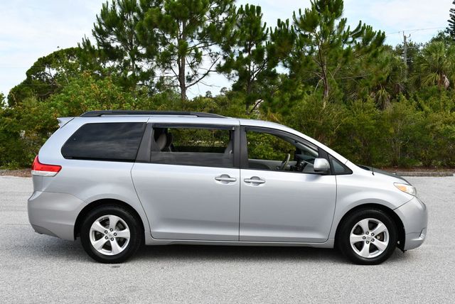 2014 Toyota Sienna 5 Door 8-Passenger Van V6 LE FWD - 23035650 - 31