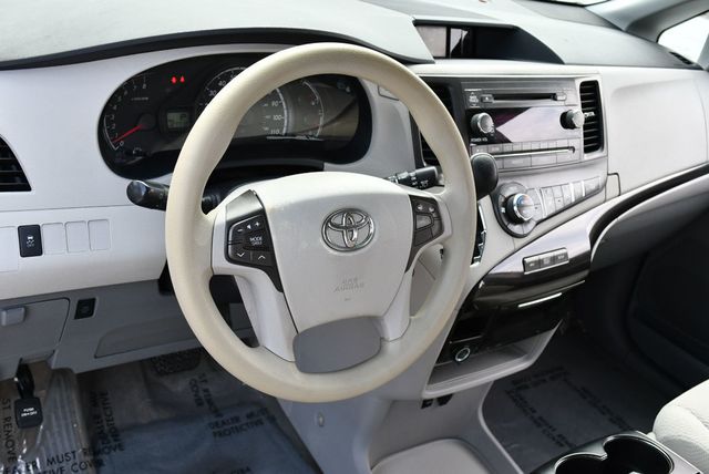 2014 Toyota Sienna 5 Door 8-Passenger Van V6 LE FWD - 23035650 - 36