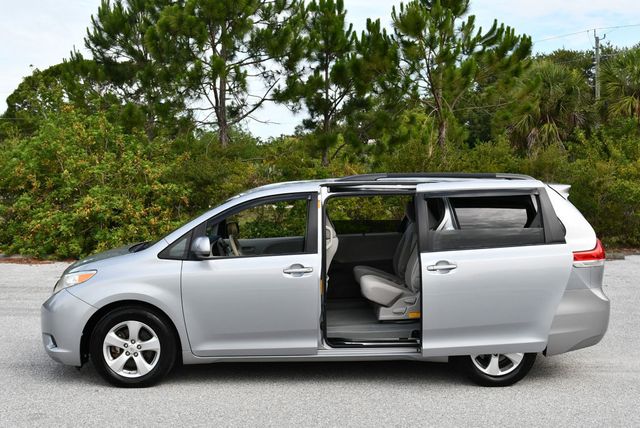 2014 Toyota Sienna 5 Door 8-Passenger Van V6 LE FWD - 23035650 - 3