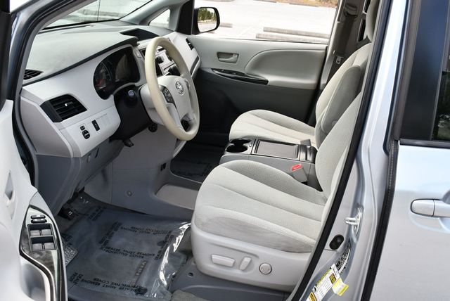 2014 Toyota Sienna 5 Door 8-Passenger Van V6 LE FWD - 23035650 - 39
