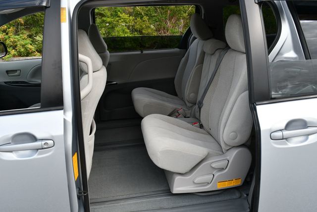 2014 Toyota Sienna 5 Door 8-Passenger Van V6 LE FWD - 23035650 - 41