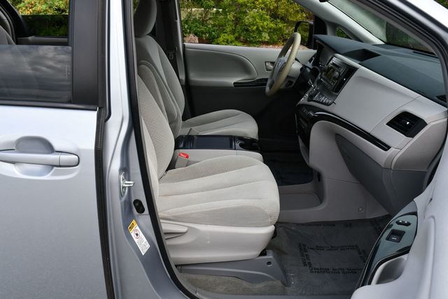 2014 Toyota Sienna 5 Door 8-Passenger Van V6 LE FWD - 23035650 - 45
