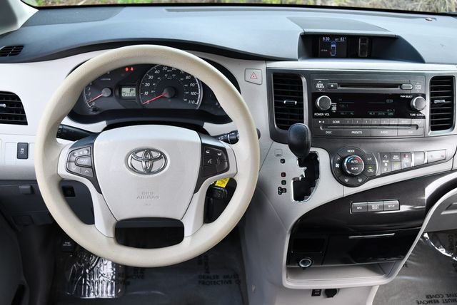 2014 Toyota Sienna 5 Door 8-Passenger Van V6 LE FWD - 23035650 - 46