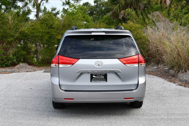 2014 Toyota Sienna 5 Door 8-Passenger Van V6 LE FWD - 23035650 - 5