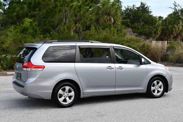 2014 Toyota Sienna 5 Door 8-Passenger Van V6 LE FWD - 23035650 - 6