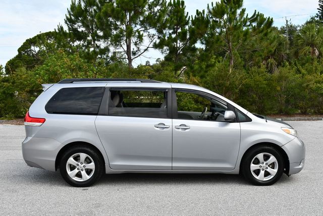 2014 Toyota Sienna 5 Door 8-Passenger Van V6 LE FWD - 23035650 - 7