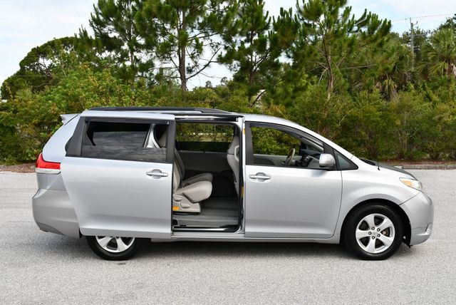 2014 Toyota Sienna 5 Door 8-Passenger Van V6 LE FWD - 23035650 - 8