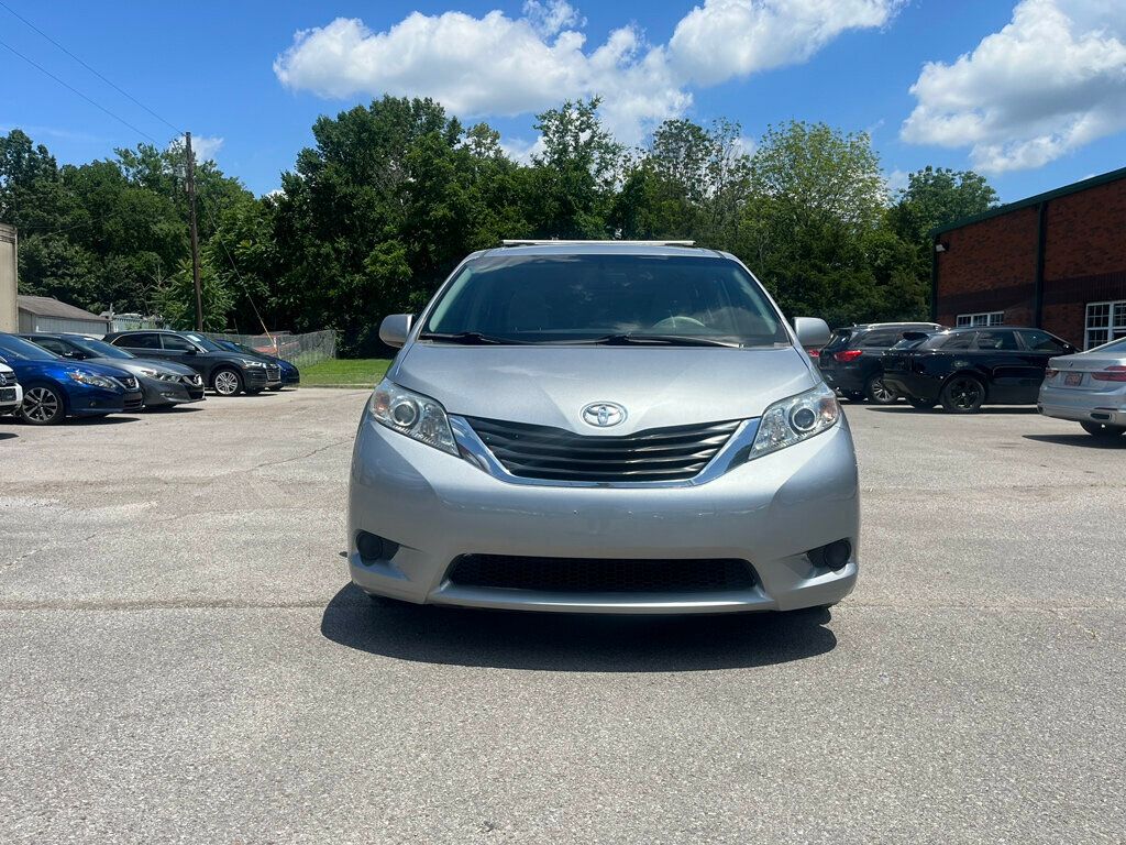 2014 Toyota Sienna 5dr 7-Passenger Van V6 LE FWD Mobility - 22885007 - 1
