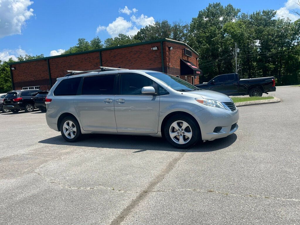2014 Toyota Sienna 5dr 7-Passenger Van V6 LE FWD Mobility - 22885007 - 2