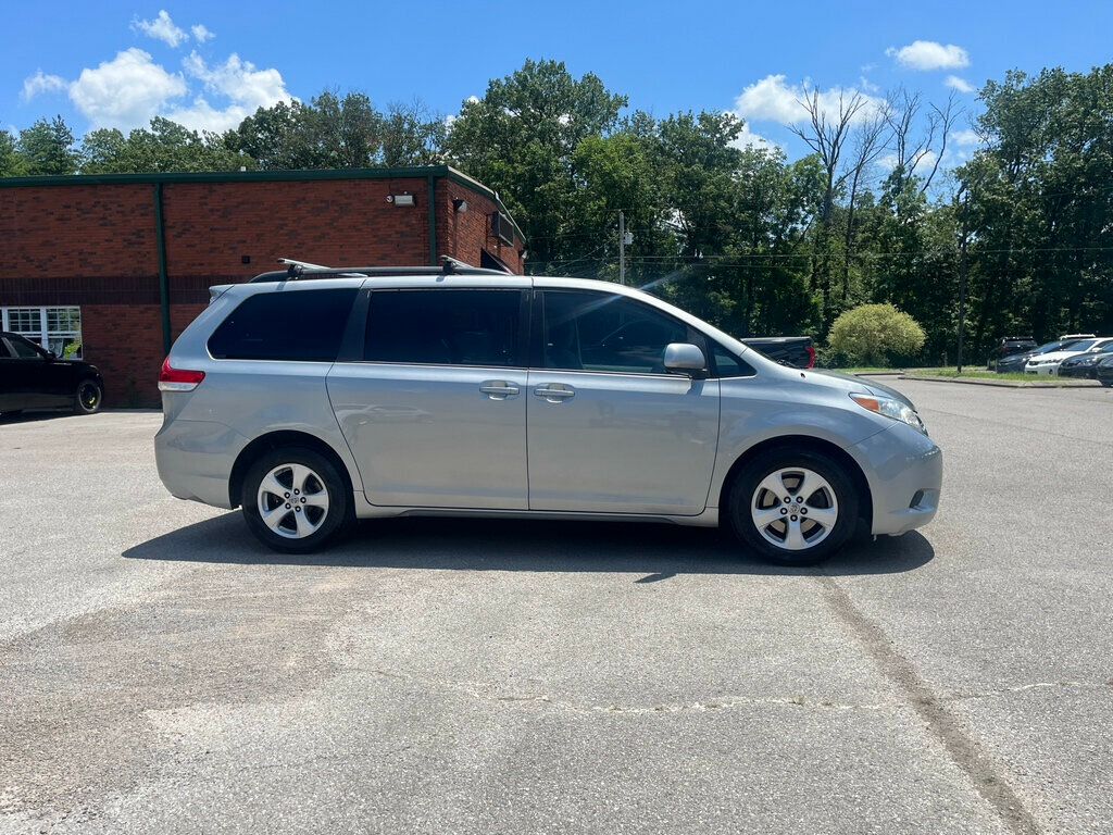 2014 Toyota Sienna 5dr 7-Passenger Van V6 LE FWD Mobility - 22885007 - 3