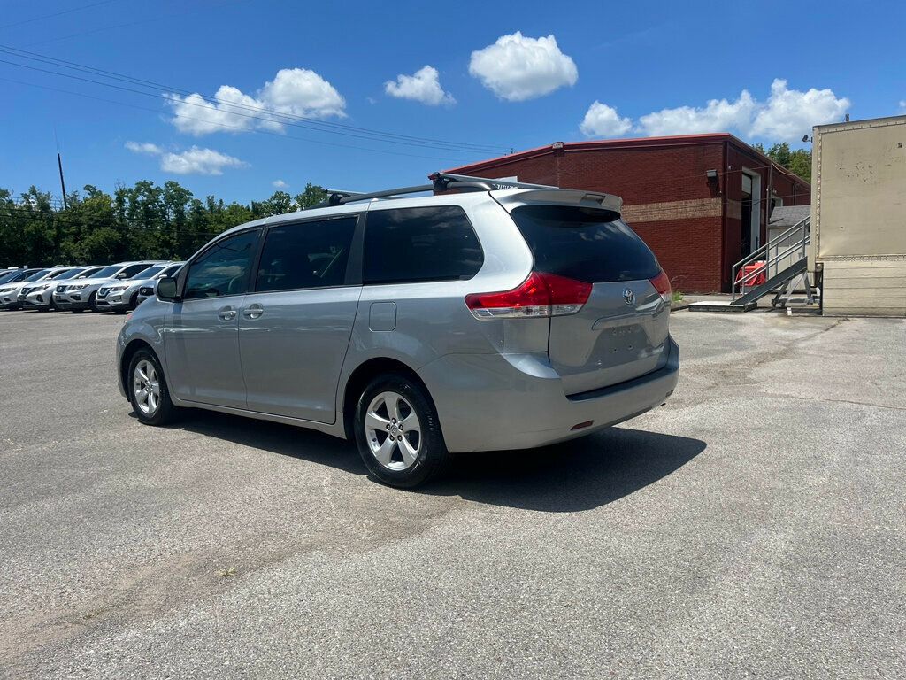 2014 Toyota Sienna 5dr 7-Passenger Van V6 LE FWD Mobility - 22885007 - 6