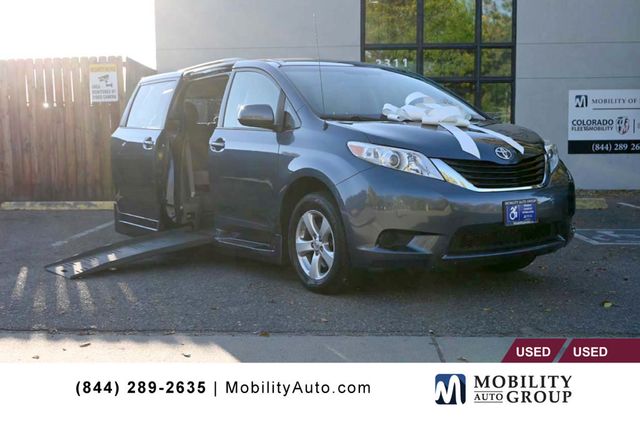 2014 Toyota Sienna 5dr 7-Passenger Van V6 LE FWD Mobility - 22940400 - 0