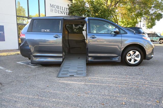 2014 Toyota Sienna 5dr 7-Passenger Van V6 LE FWD Mobility - 22940400 - 16