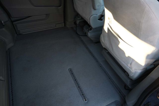 2014 Toyota Sienna 5dr 7-Passenger Van V6 LE FWD Mobility - 22940400 - 18