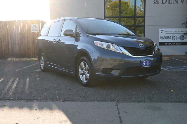 2014 Toyota Sienna 5dr 7-Passenger Van V6 LE FWD Mobility - 22940400 - 2