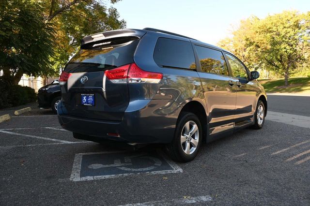 2014 Toyota Sienna 5dr 7-Passenger Van V6 LE FWD Mobility - 22940400 - 5