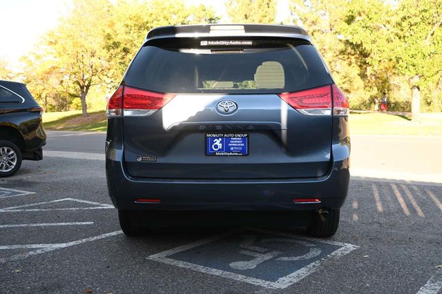 2014 Toyota Sienna 5dr 7-Passenger Van V6 LE FWD Mobility - 22940400 - 6