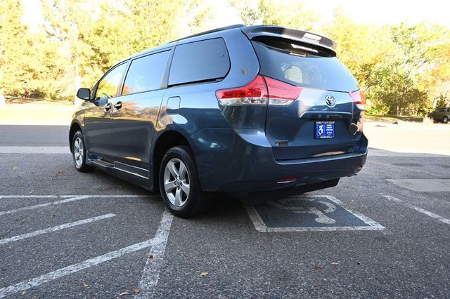 2014 Toyota Sienna 5dr 7-Passenger Van V6 LE FWD Mobility - 22940400 - 7