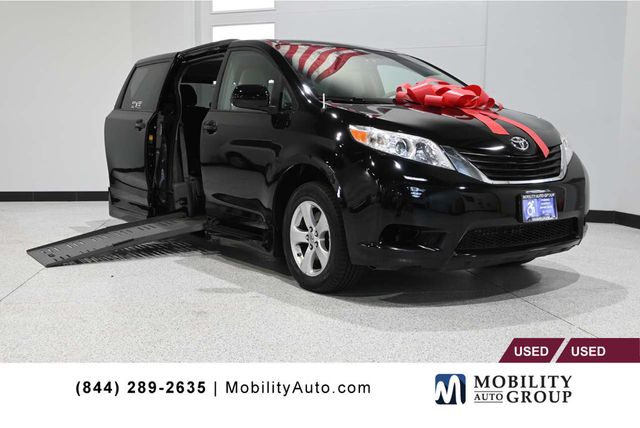 2014 Toyota Sienna 5dr 7-Passenger Van V6 LE FWD Mobility - 23007353 - 0