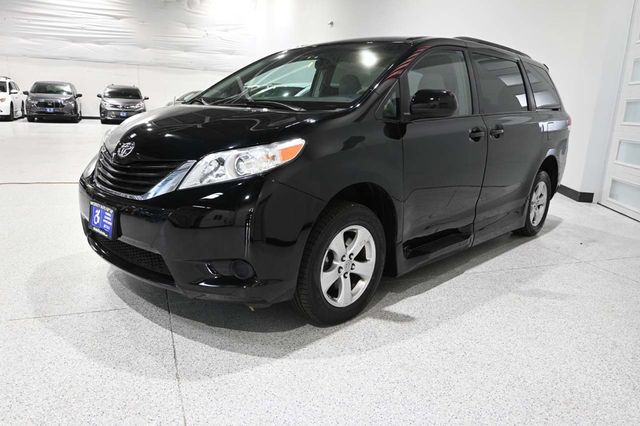 2014 Toyota Sienna 5dr 7-Passenger Van V6 LE FWD Mobility - 23007353 - 9