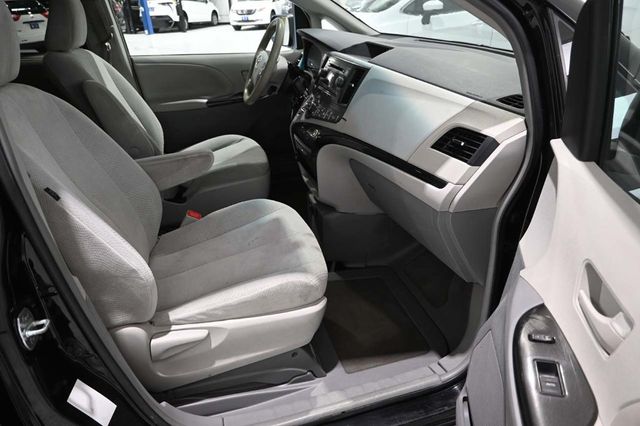 2014 Toyota Sienna 5dr 7-Passenger Van V6 LE FWD Mobility - 23007353 - 14