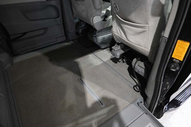 2014 Toyota Sienna 5dr 7-Passenger Van V6 LE FWD Mobility - 23007353 - 18