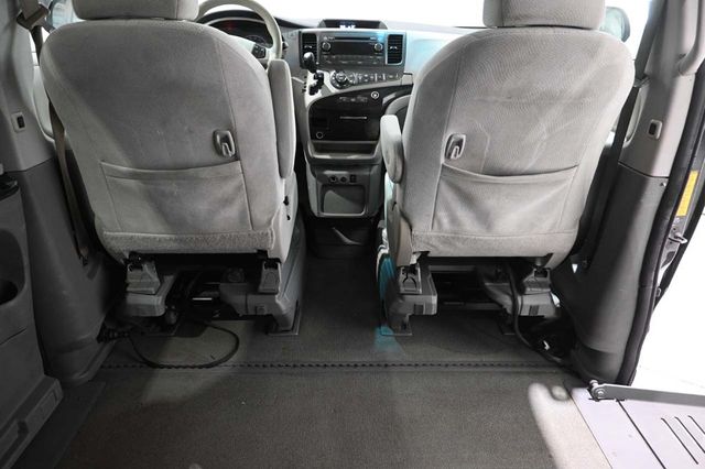 2014 Toyota Sienna 5dr 7-Passenger Van V6 LE FWD Mobility - 23007353 - 19