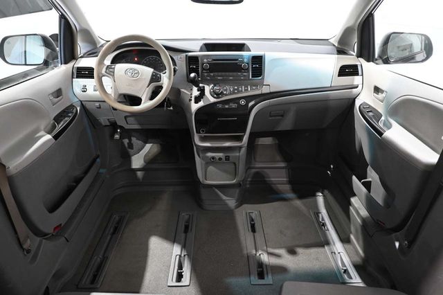 2014 Toyota Sienna 5dr 7-Passenger Van V6 LE FWD Mobility - 23007353 - 20