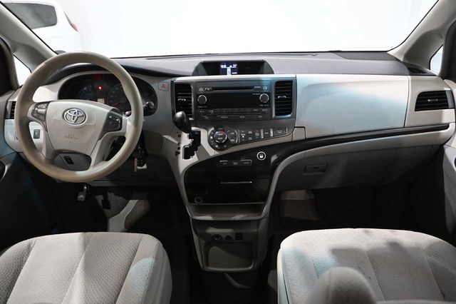 2014 Toyota Sienna 5dr 7-Passenger Van V6 LE FWD Mobility - 23007353 - 21