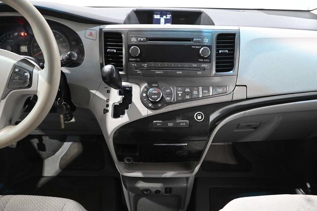 2014 Toyota Sienna 5dr 7-Passenger Van V6 LE FWD Mobility - 23007353 - 22